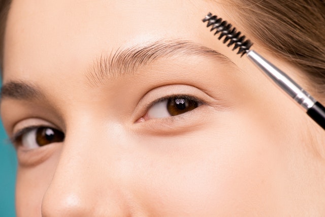 make eyebrows look thicker